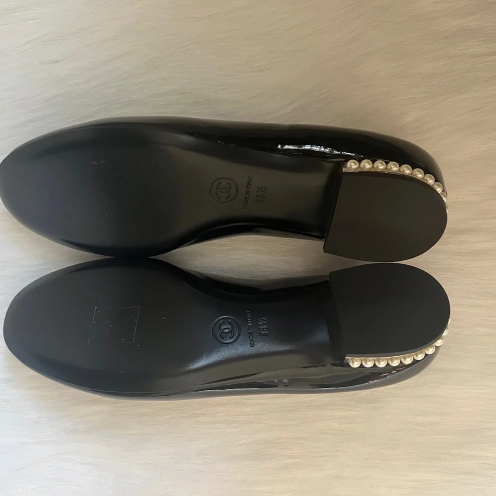 🔥CHANEL Patent Loafers